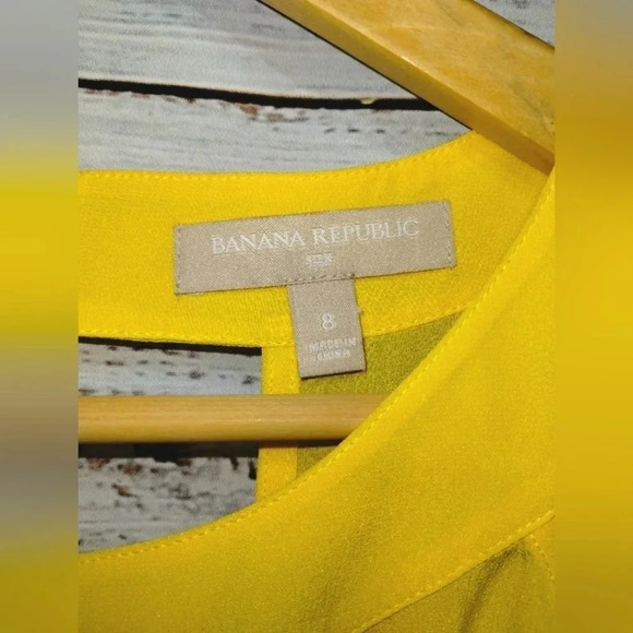 Banana Republic Silk Tank Top in Yellow size 8 Cutout Summer Flowy - Picture 2 of 5
